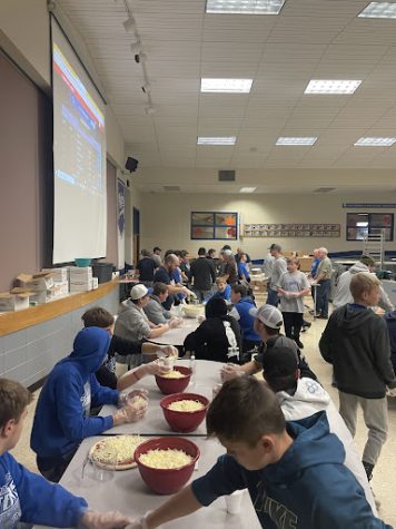 Wrestling Club Holds Pizza Sale