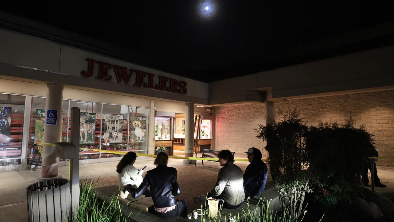 Armed Smash-and-Grab Robbery Hits Petaluma Jewelry Store, Two Arrested as Four Suspects Remain at Large