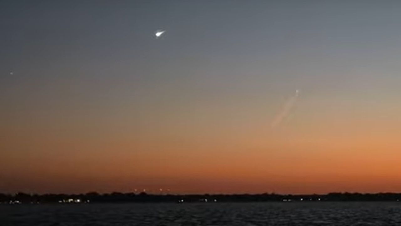 Bright Fireball Meteor Blazes Across Southern Skies at 30,000 MPH