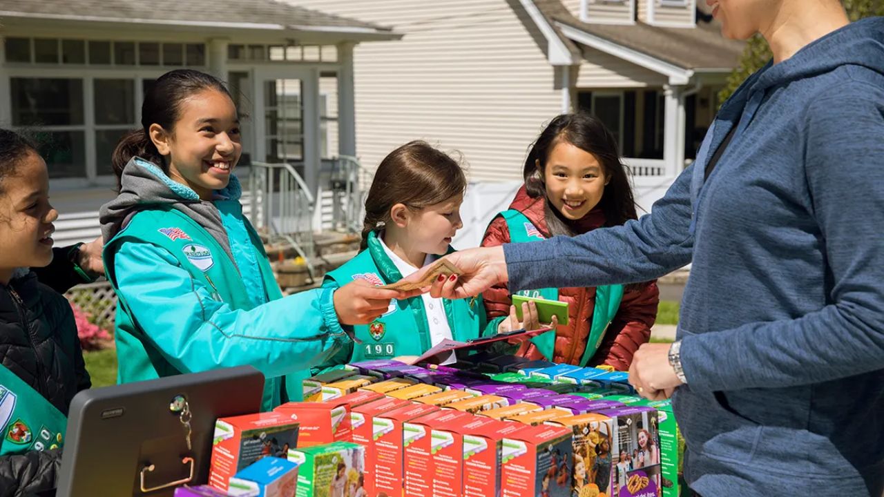 Girl Scout Troop Sells Cookies Outside Cannabis Dispensary in Unique Partnership