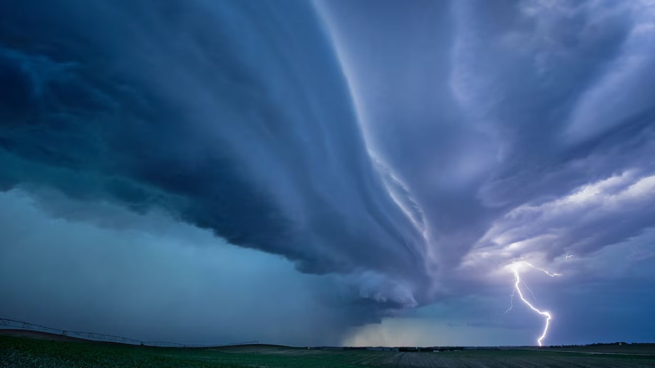 Severe Thunderstorms and Nocturnal Tornado Risk Stretch 1,000+ Miles Through Midweek