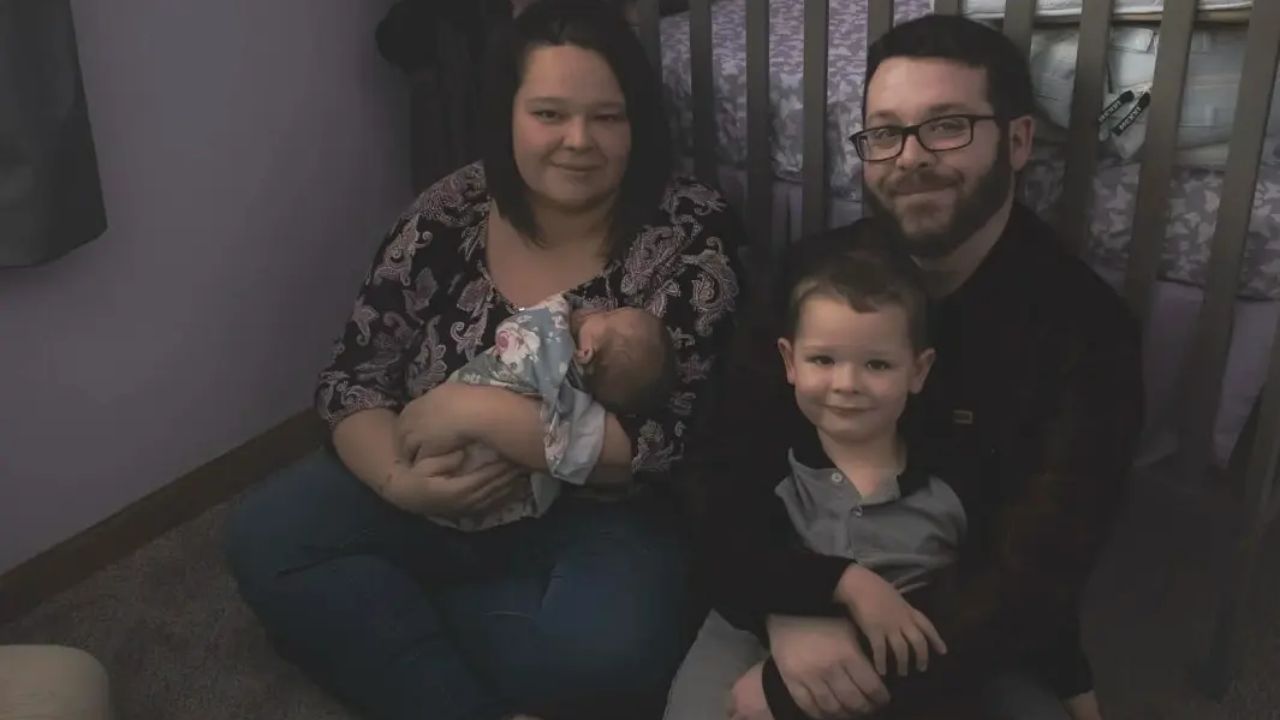 A Christmas Miracle in Tinley Park Pregnant Mother Finally Finds the 'Hero' Who Saved Her and Her Baby
