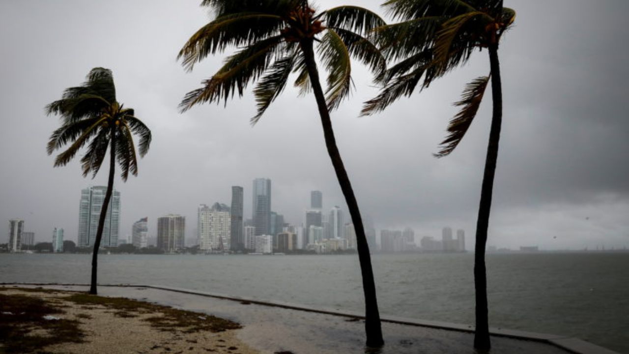 Florida Weather Alert Rare Tropical-Style Rain to Battle Century’s Worst Drought; Flood Risks Loom