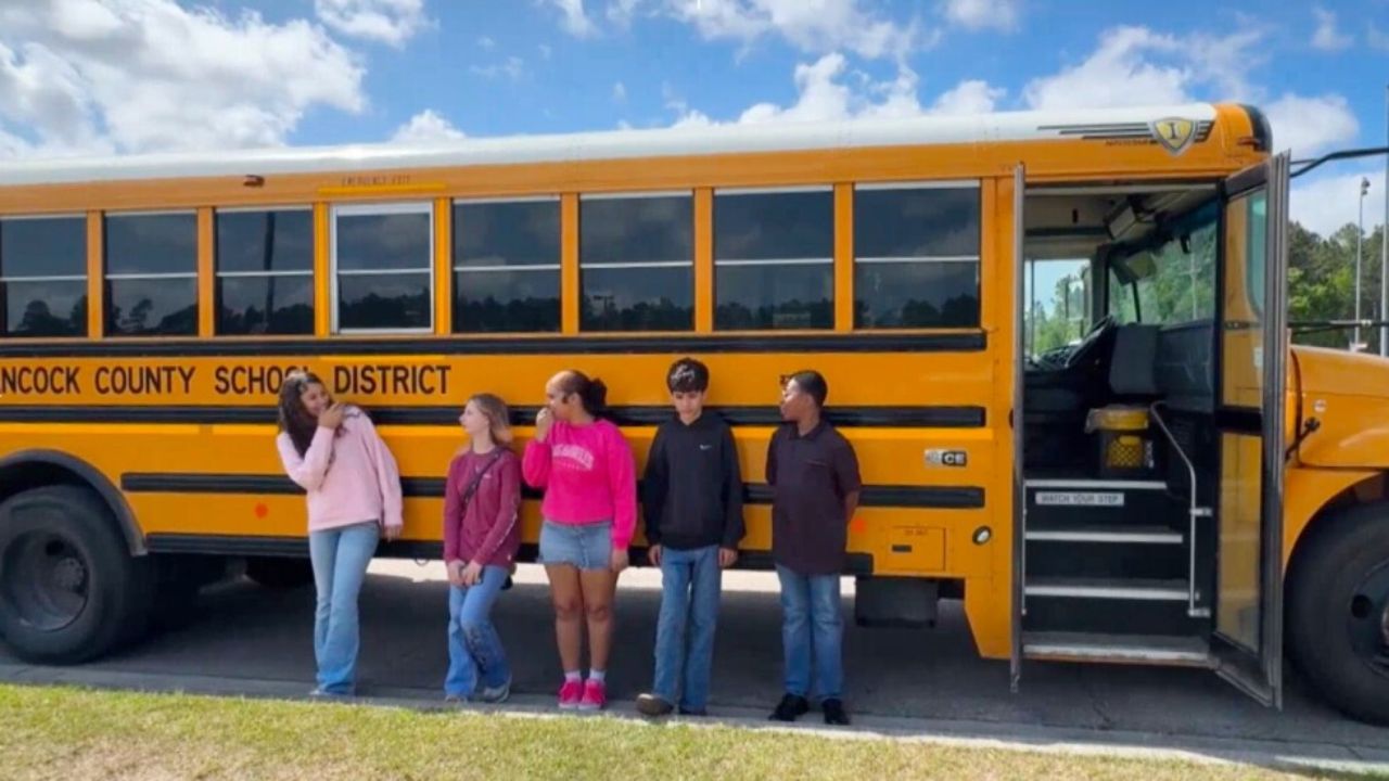 Mississippi Middle Schoolers Hailed as Heroes After Saving Bus Driver and Classmates During Medical Emergency