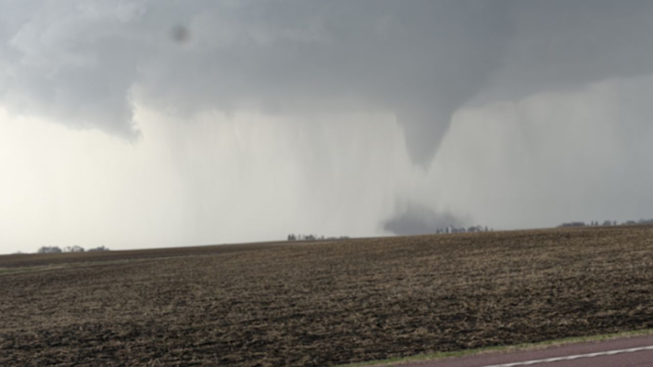 Multi-Day Severe Weather Outbreak Looms Tornadoes, ‘Giant’ Hail Target Plains and Midwest