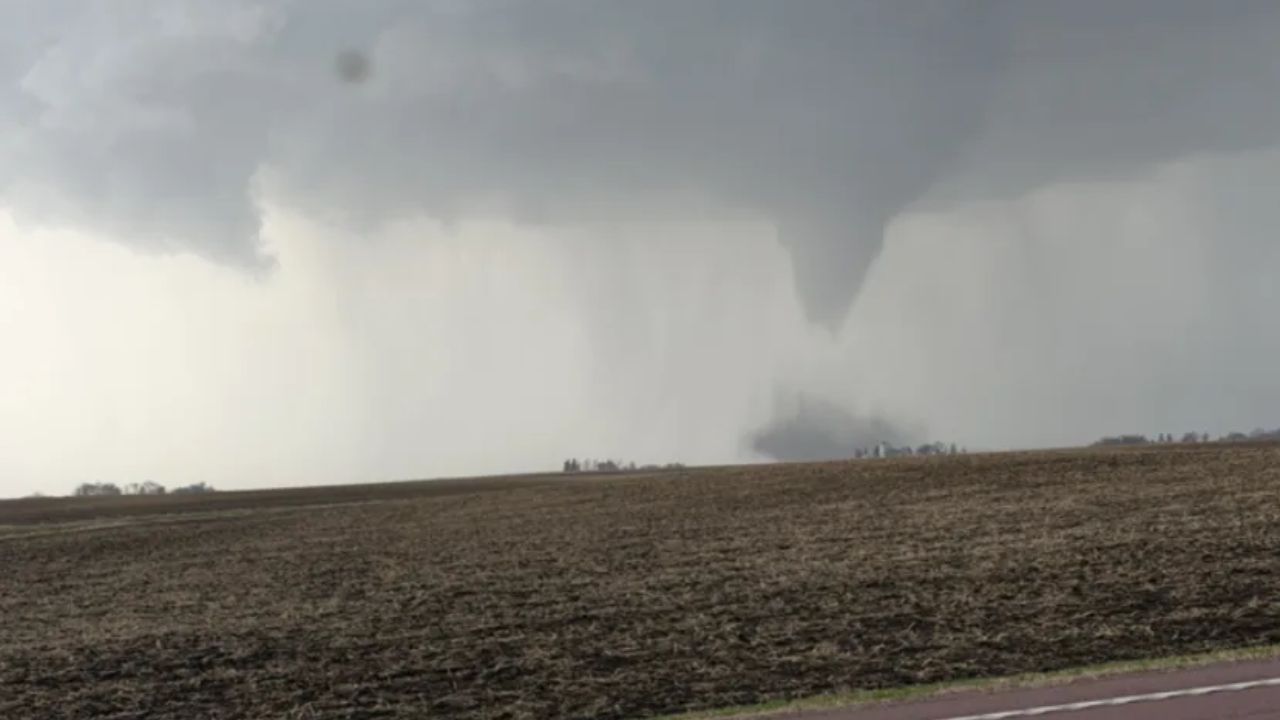 'Multi-Day Siege' Strong Tornadoes and Life-Threatening Floods Target Midwest, Plains Through Friday
