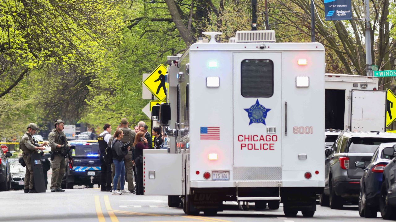SHOCKING BREACH How a Chicago Felon Smuggled a Gun Past CPD and Hospital Security
