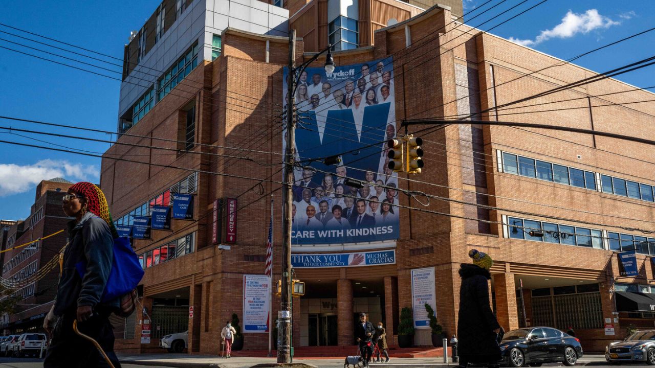 9 Arrested After ‘Wall of Blue’ Forms During ICE Standoff at Brooklyn Hospital
