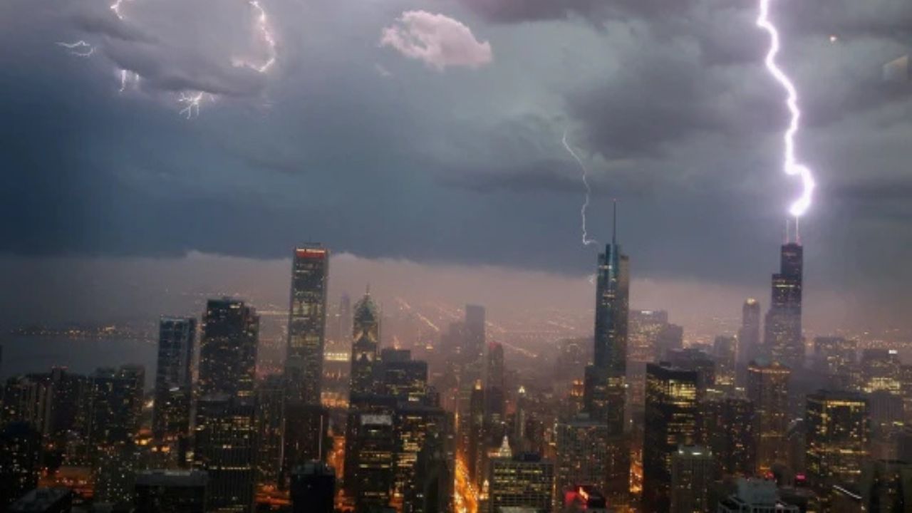 Chicago Could See Thunderstorms Today—Then a 20-Degree Temperature Drop