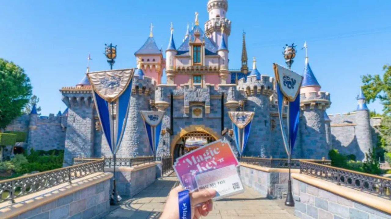 Disney Fans Get Surprise Perk as Disneyland Adds Dining Rewards for Magic Key Renewals