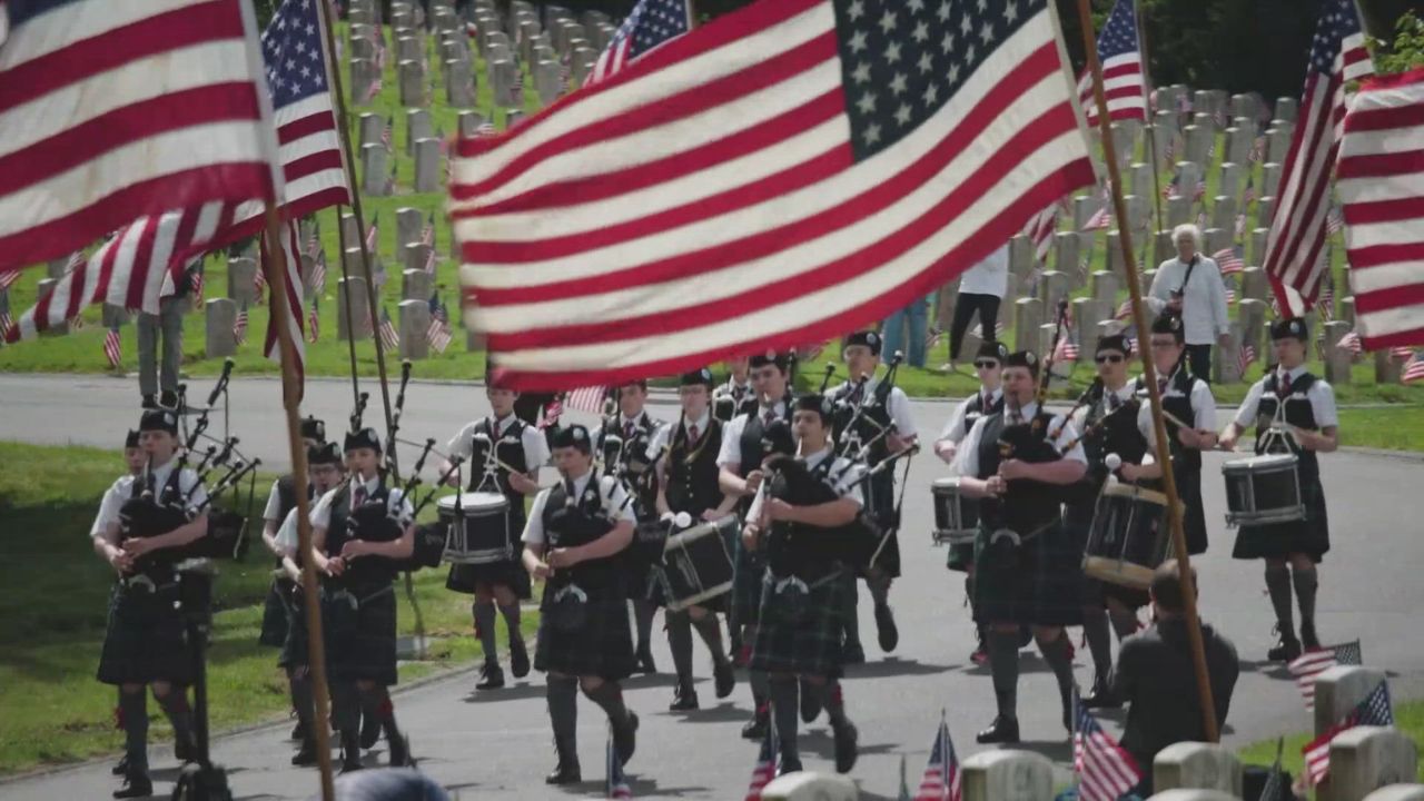 Emotional Memorial Day Tribute Sees Volunteers Cover Veteran Graves With Flags in Seattle