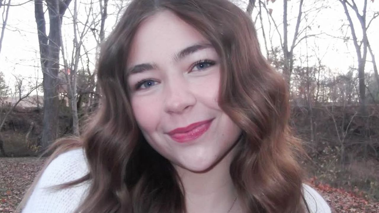 Iowa Teen Dies In Crash Hours After High School Graduation