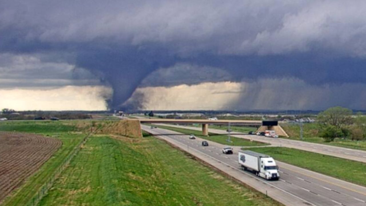 Severe Weather Outbreak Threatens Central Plains Tornadoes And Hail Forecast
