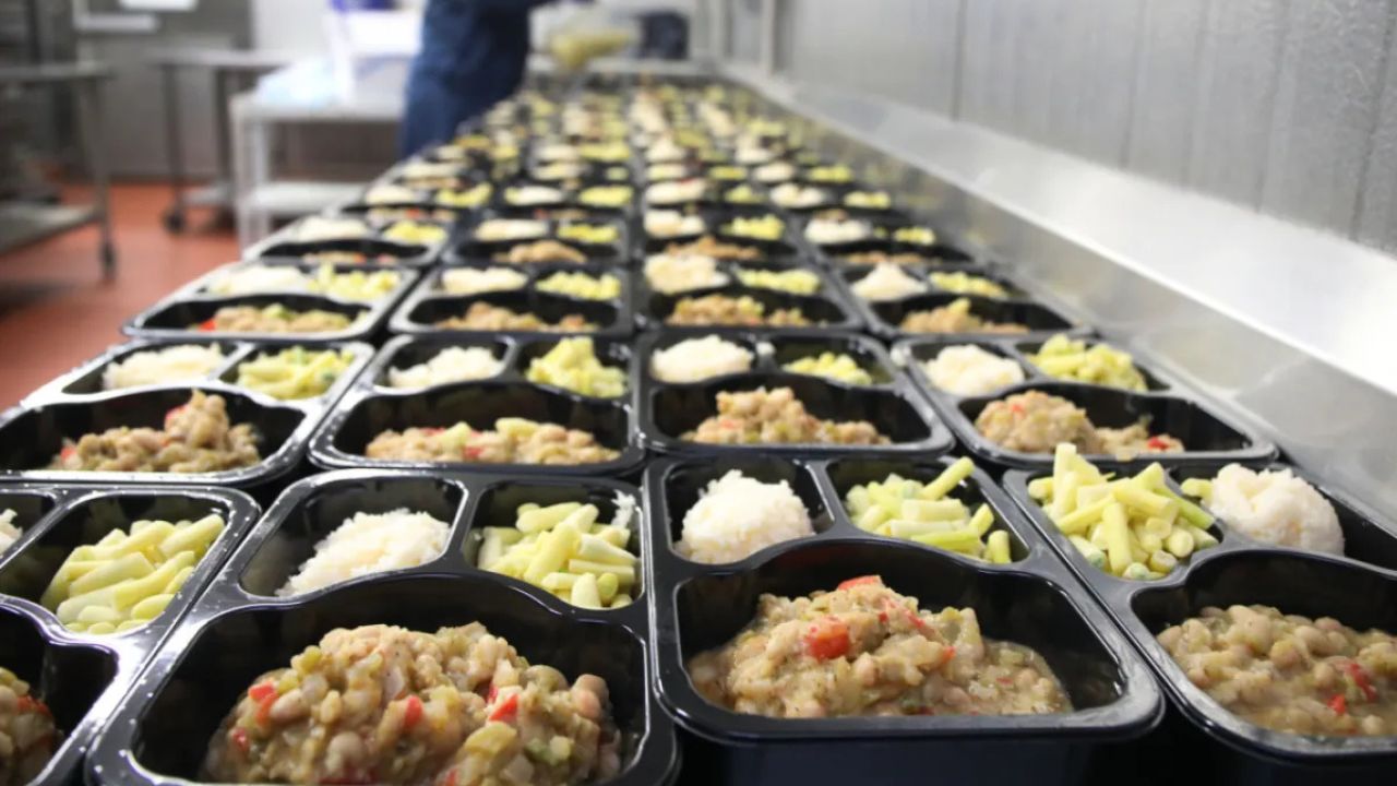 Thousands of Chicago Seniors to Lose Meals as Funding Crisis Forces Major Cuts to Meals on Wheels Program