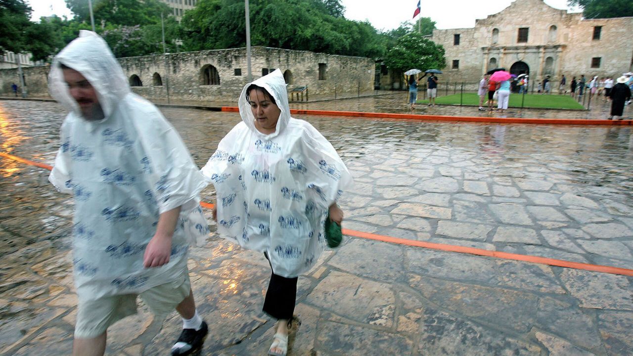 Warm and Windy Pattern Returns to Texas With Near-90 Temperatures and Weekend Rain Chances