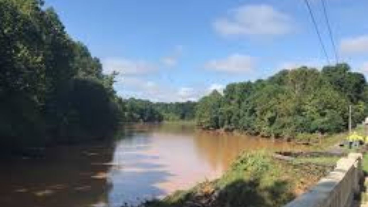 Anchor Lake Dam Compromised Immediate Evacuations Ordered In Mississippi