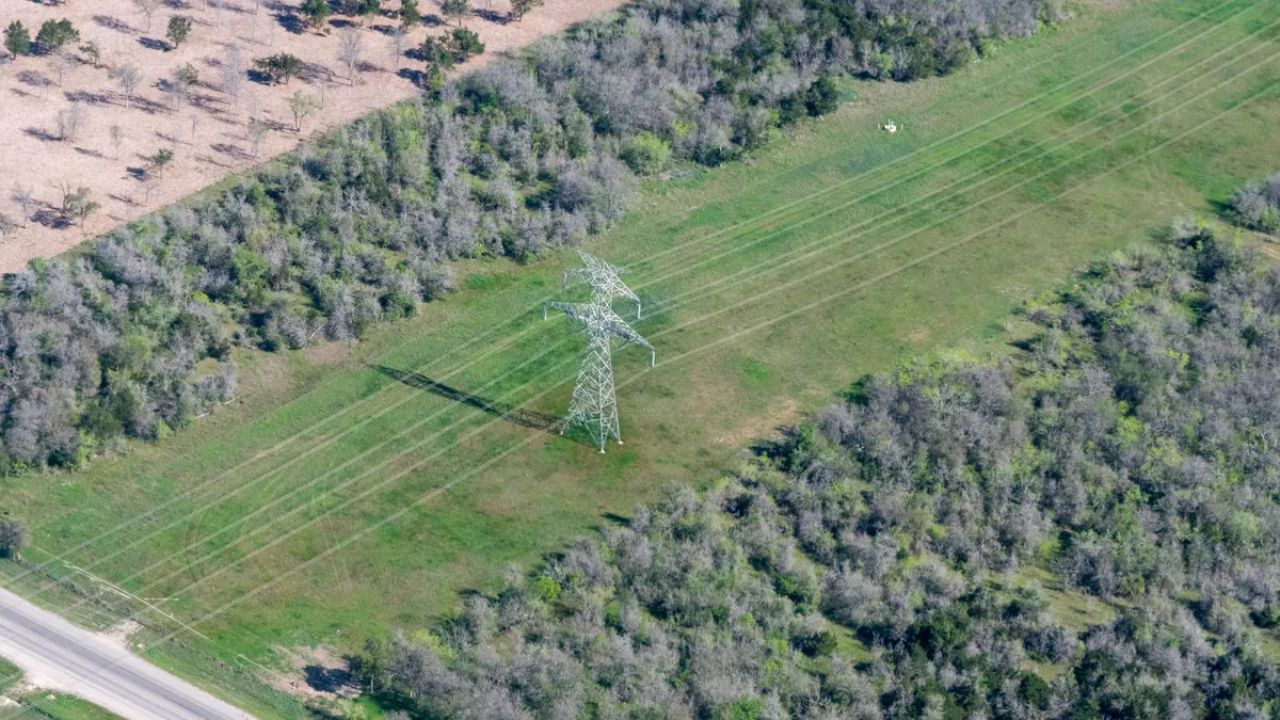 Central Texas Landowners Fight Major Power Line Project Over Lack Of Notice