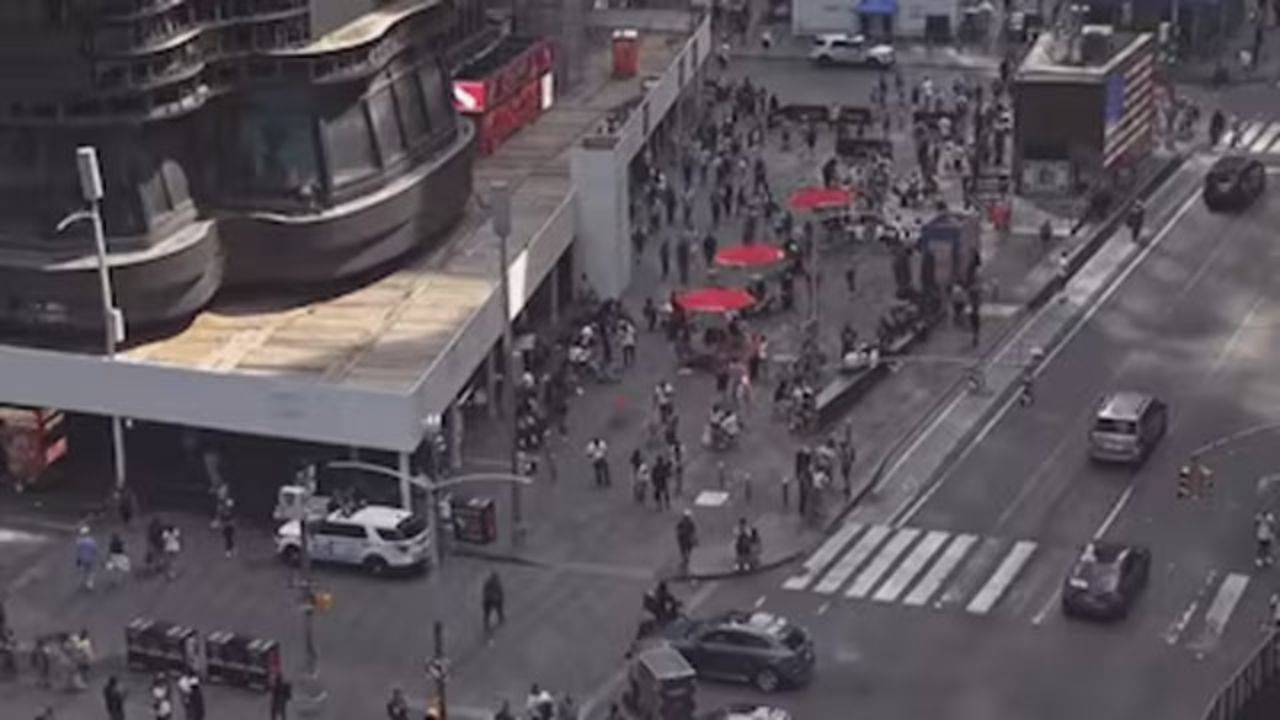 Chaos In Times Square Gunfire Sparks Panic, One Slashed