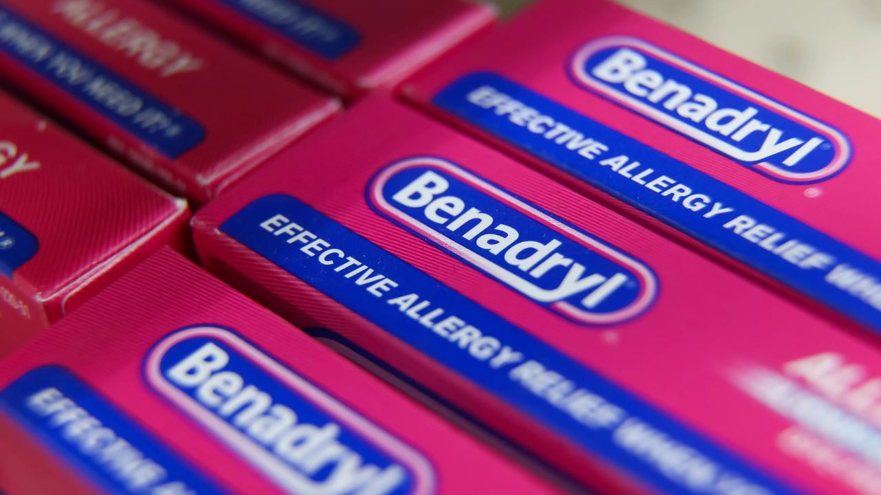Doctors Sound Alarm After 5 Teens Hospitalized Attempting Dangerous Viral ‘Benadryl Challenge’