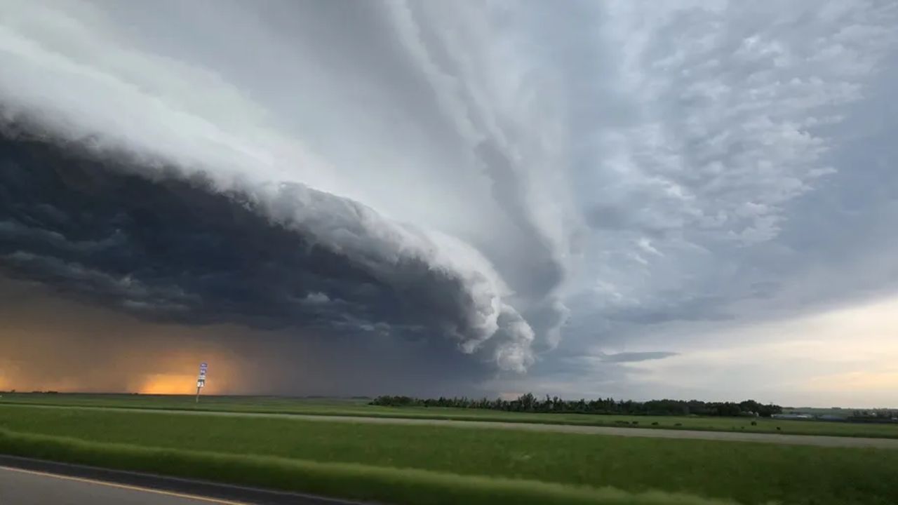 Over 243,000 Without Power As Level 4 Tornado Outbreak Slams Illinois