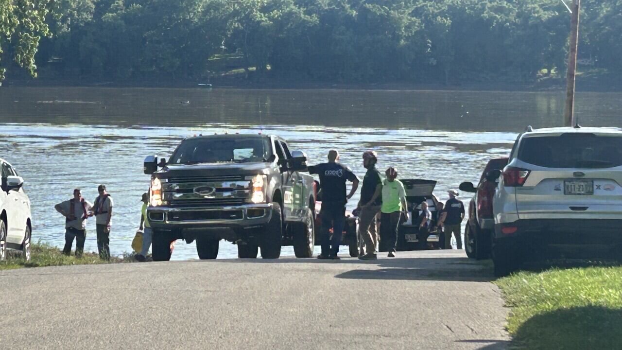 Rescue Crews Search Ohio River For Missing Kayaker